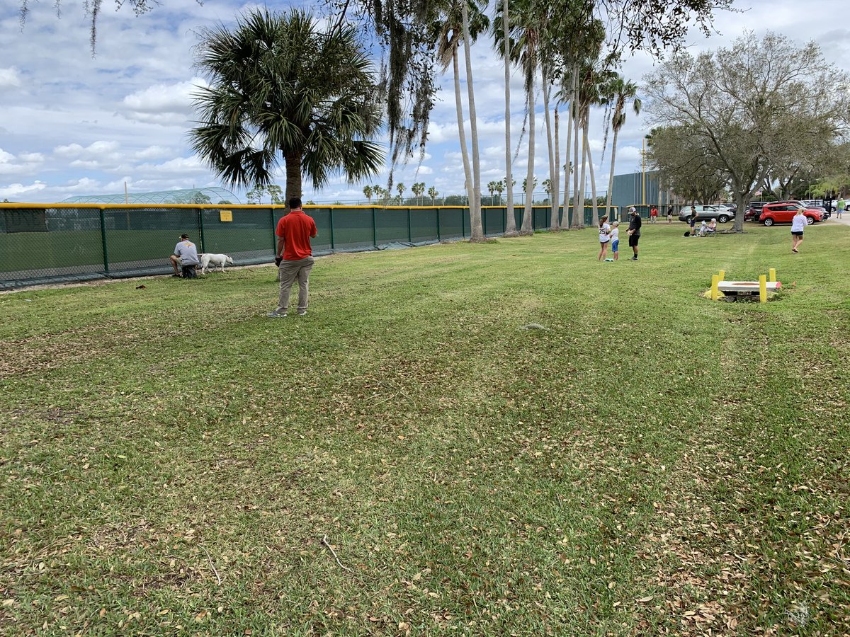 JMackey_PGH's tweet photo. I’m accustomed to seeing fans inside, waiting for autographs. That’s not allowed, so some Pirates fans are improvising by hanging in left field during batting practice: https://t.co/VQg2F3nzPw