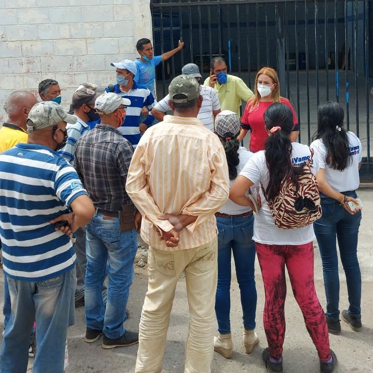 GiselaR_Moran's tweet photo. #22Feb Comprometida Con nuestros Productores  de los Caseríos de la  Parroquia Morán, apoyando en la Distribución del  combustible para la Producción de nuestro Municipio. #Apostamos junto a  nuestros productores.
*Gobierno en la Calle Junto al Pueblo* https://t.co/i7zgJLbfm7