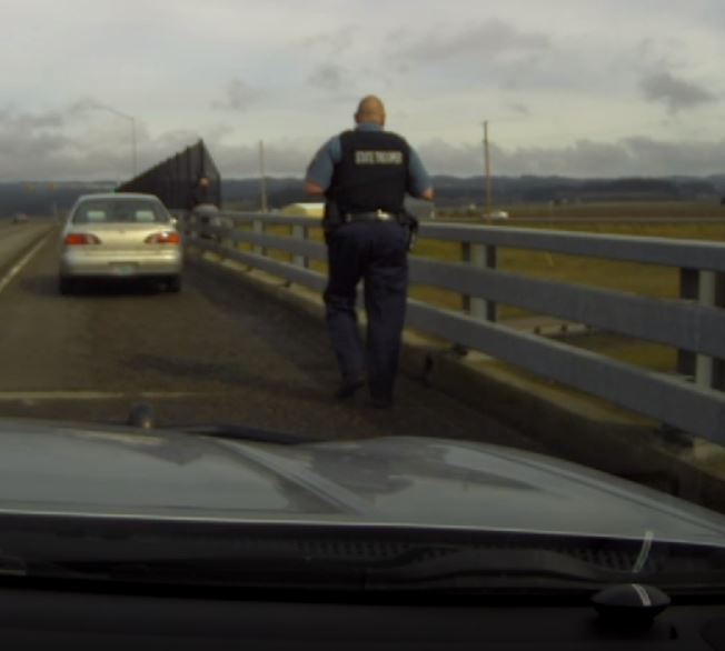 Being a Trooper sometimes looks very different then what people might think.  Sometimes, it is just being a sympathetic compassionate voice- bit.ly/2ZIgwtC   

#YourOregonStatePolice #compassion  #helpinghands