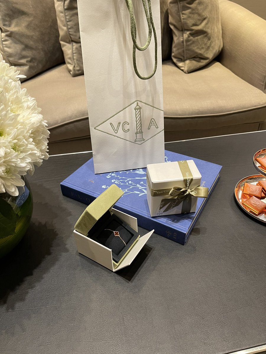 F_Brand0's tweet photo. Van Cleef..💎

5950 SR 
الاسواره المحبوبه عند الكل ✨

ذهب عيار ١٨ عقيق احمر ✨♥️ https://t.co/OqyRecqNos