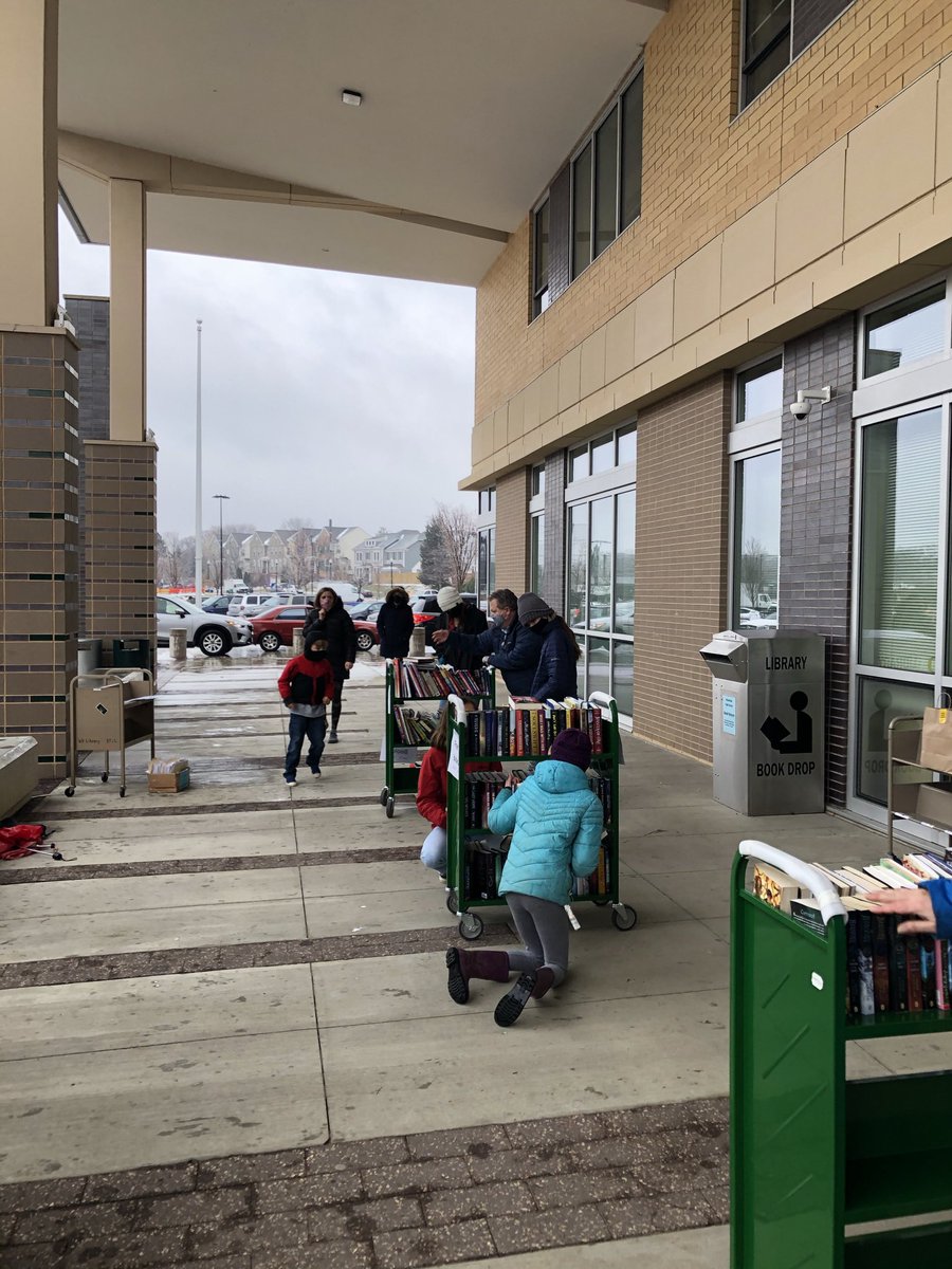 APSDir_SecEd's tweet photo. The weather didn’t keep families and students away from the Cozy up to Reading program!  Thank you @WakeLibrary and @wakefieldptsa for making this happen today. https://t.co/DMHbqUpZv5