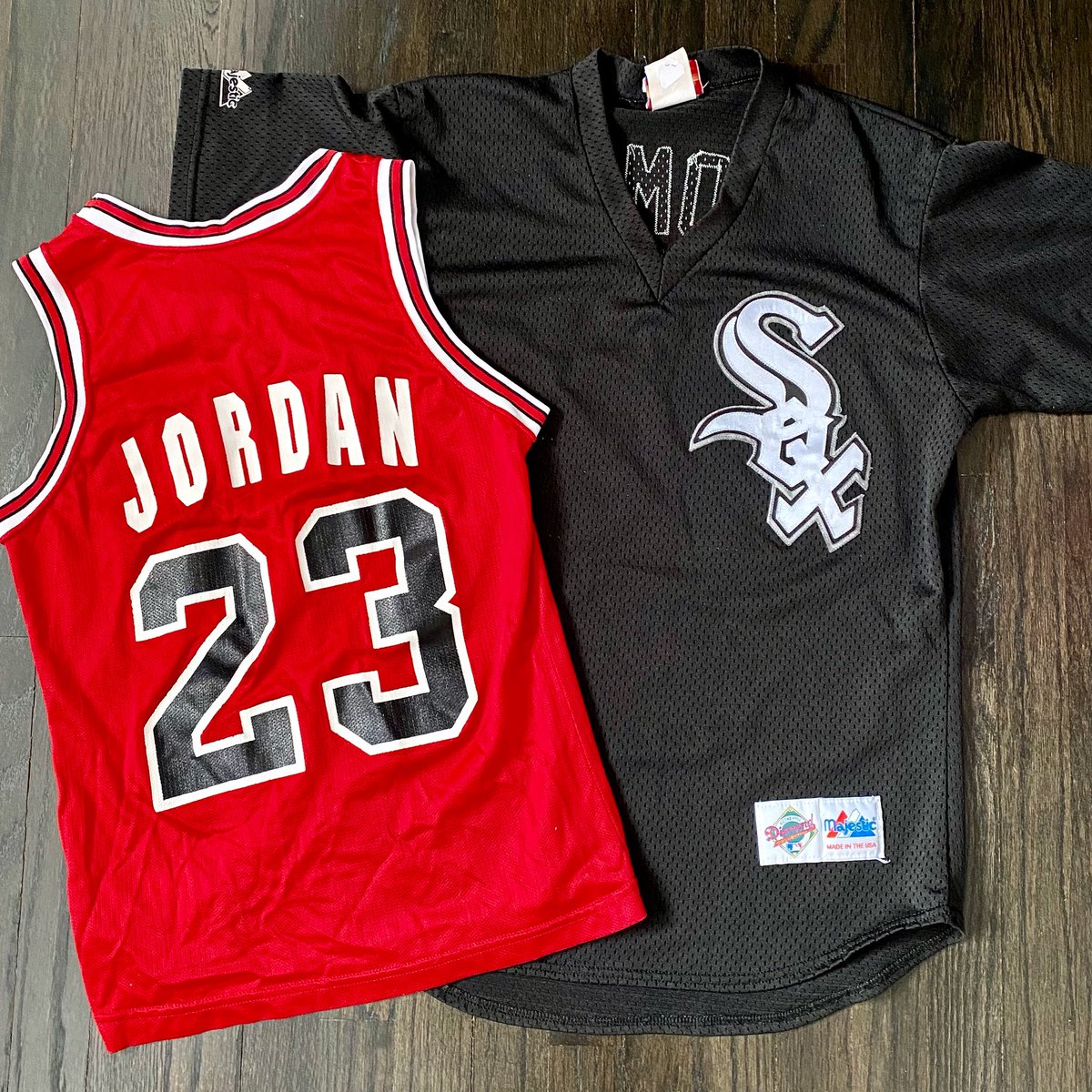 SSThrowbacks's tweet photo. Monday Morning Thrift Finds: MJ x The Big Hurt

#vintage #chicago #90s #throwback #thrift #jordan #bulls #whitesox https://t.co/ZMy0qsfcEx