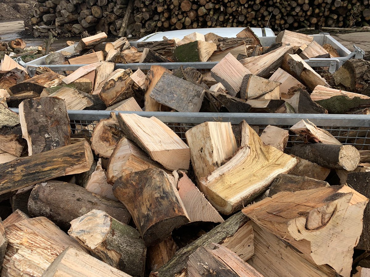 Log 🪵 orders have gone out today across #Essex with deliveries 🚚 to #Rochford, #Colchester, #WestBergholt &amp; #Dovercourt 🔥