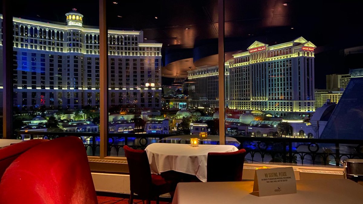 The one by the window?  Absolutely 🤩 
📸 <a href="/Maple_o_/">。</a>