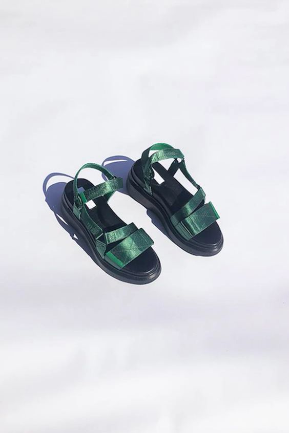 JUST IN: 
Cult-favorite Suzanne Rae Velcro Sandal

shopidun.com/collections/ne…
