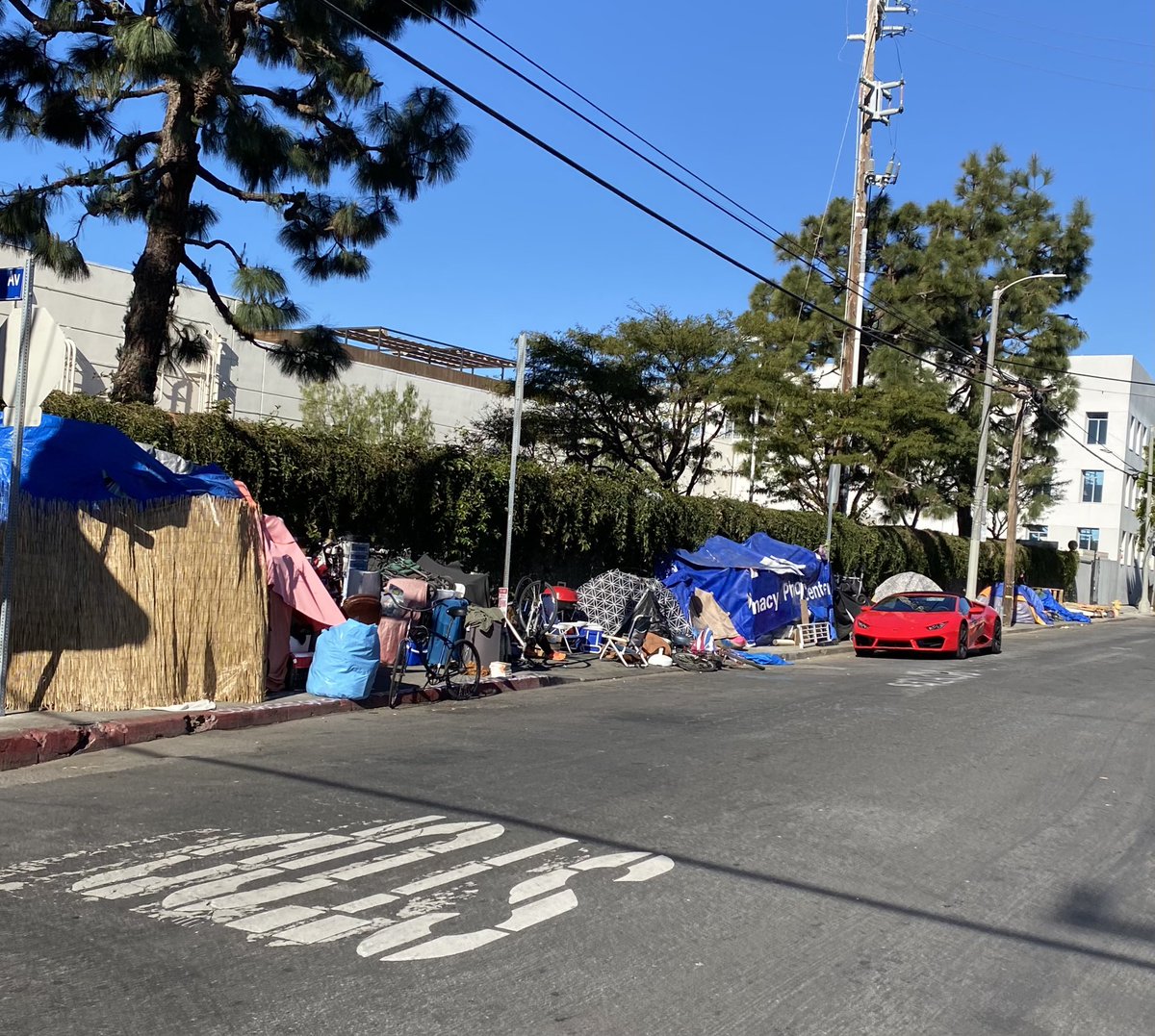 depression2019's tweet image. The juxtaposition of Los Angeles this morning