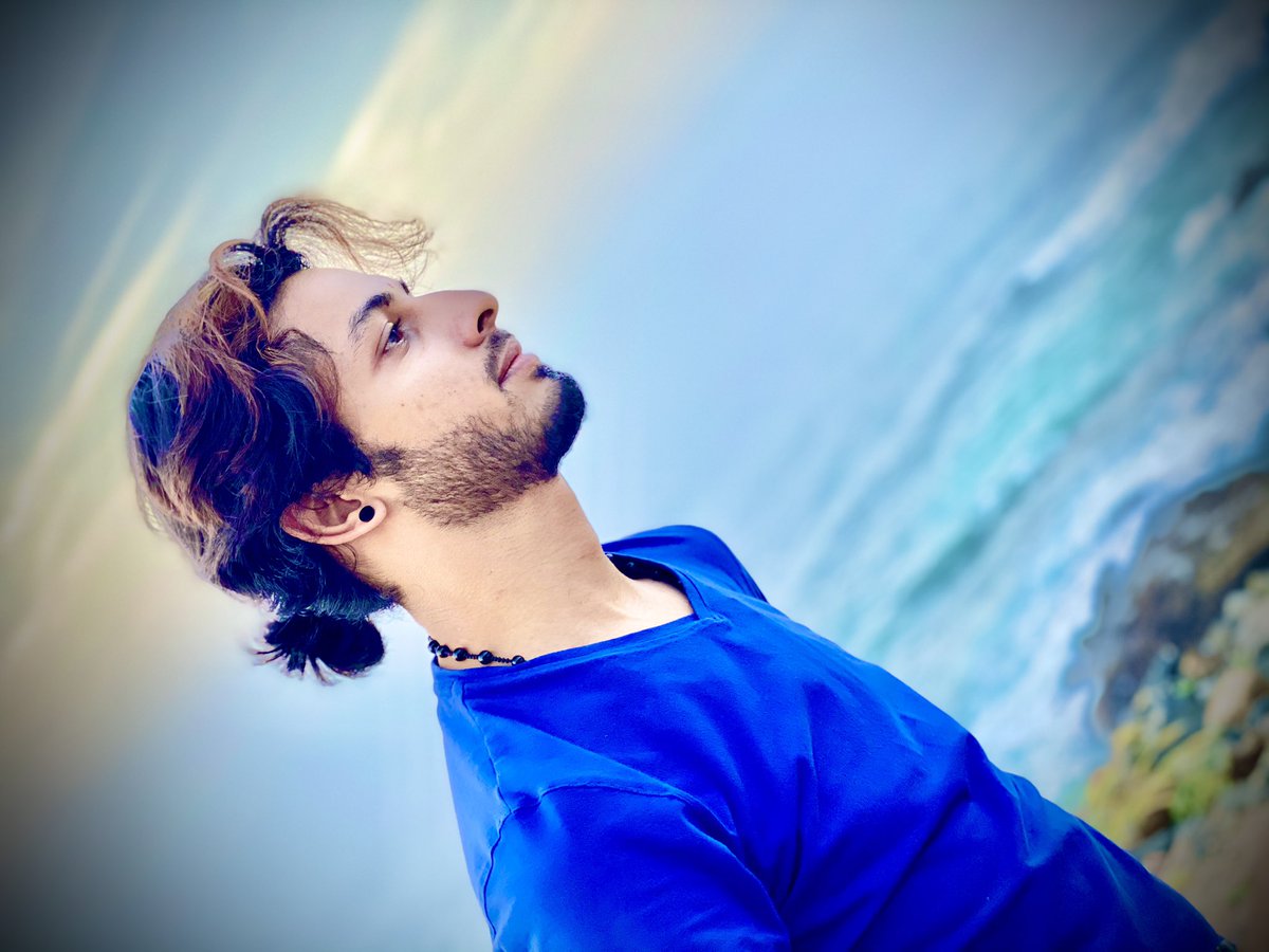 alihaiderofficl's tweet photo. “LiFe iS thE aRt oF drAwiNg wiThoUt aN eRasEr.”
#AliHaider #SplashFashions #splash #fashion #pakistanimodel #BoysDp #modeling #photography #photoshoot #oman #pakistan #quotes #quotesoflife #photoshootstyling #whatsappdpz #profilepic #hasik #hasikoman #model #cloudsview #Celebrity https://t.co/I2CrxW2gxU