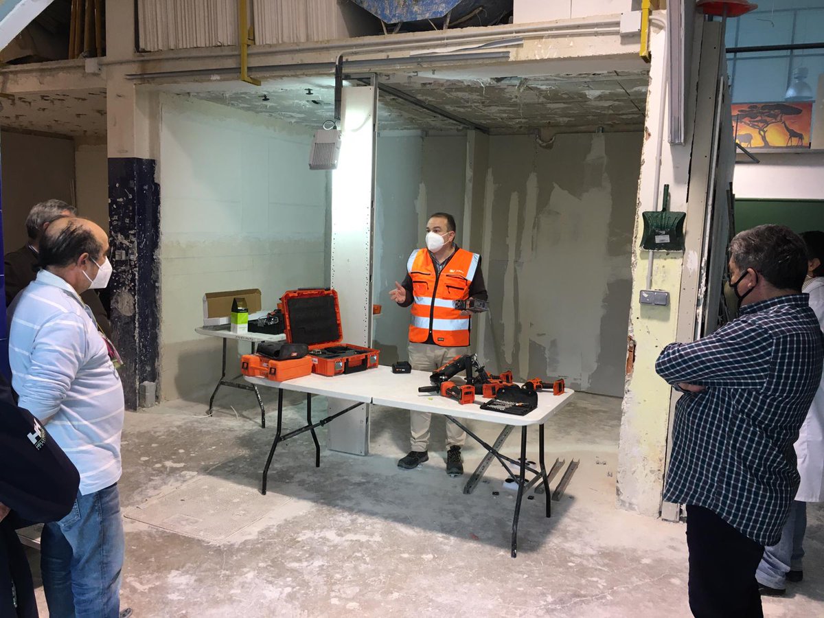 👏El pasado mes de enero SPIT formó alumnos de La Ciutat de l’Aprenent de Valencia.
Formación que fué  dirigida a 37 alumnos del centro, así como a 15 docentes. 

Más info: spitpaslode.es/es/noticias/sp… 

#ITWconstructionIberia #NeverStopBuilding #ITW #formación #PYL #valencia #spit