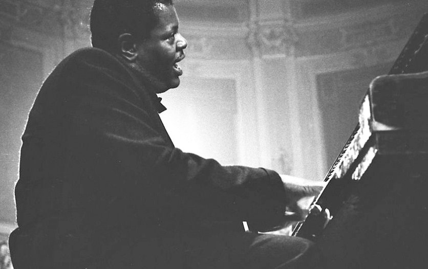 Поль хофлер оскар питерсон. Оскар питерсон фото. Oscar peterson et monterey disc. Оскар питерсон биография. Oscar peterson quartet #1 1974 года.