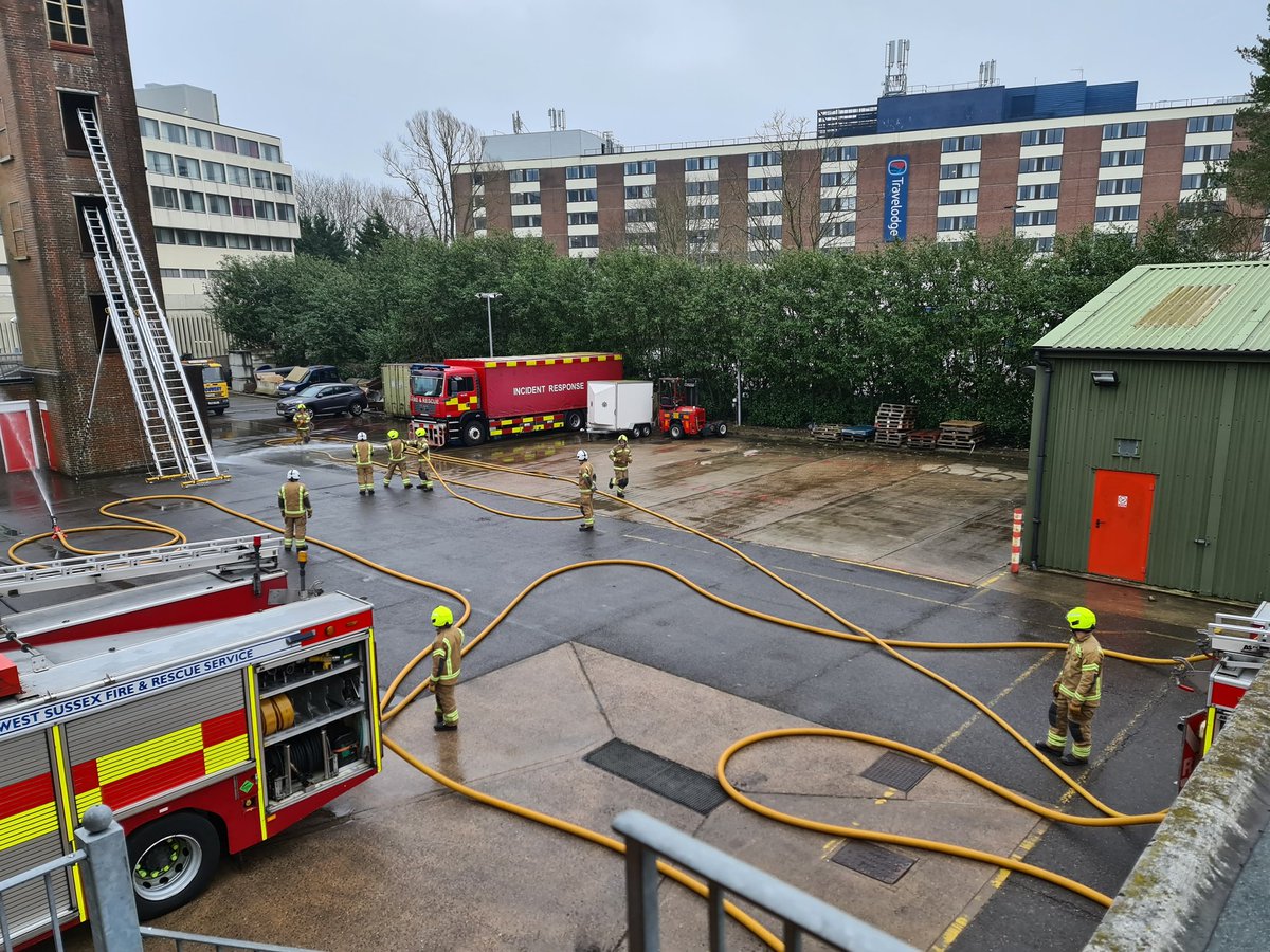 lclarke1984's tweet photo. Day 6 for the retained recruits course. Today the recruits spent the whole day in the drill yard. They learnt how to pitch poles to face and confined. Followed by combined drills @WSFRS_TDA @WestSussexFire #teaching #retained #firefighters #ladders #hose https://t.co/eO9qWe5P1q