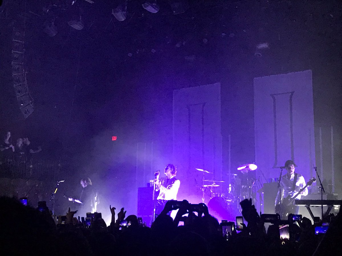 Tommoisms's tweet photo. @Ashton5SOS The show at the Belasco Theatre in LA was probably one of my favorite shows ever https://t.co/SjR0zCBNqV