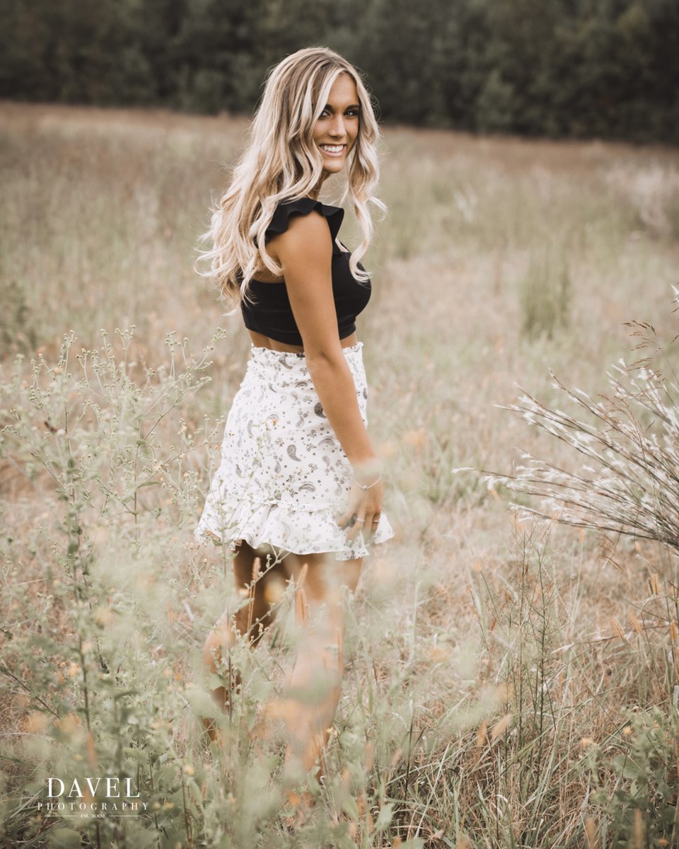 DavelPhoto's tweet photo. 26 days 'til spring! How many until graduation?#mondaymotivation Special thanks to our featured senior, Brenleigh Hayes! Visit the seniors tab on our website to see more amazing images from Brenleigh's photographic experience!
#davelmodel #davelphotography #co2021 #seniorpictures https://t.co/7ibTExMSKj