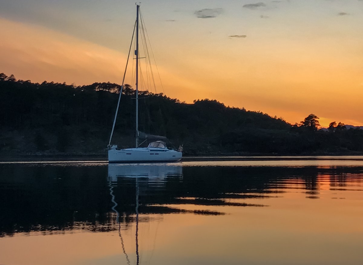 Another week down and another step closer to views like THIS again! 😍

Stay safe, folks!

📍 Loch Torridon
📸 Charmian Entwistle