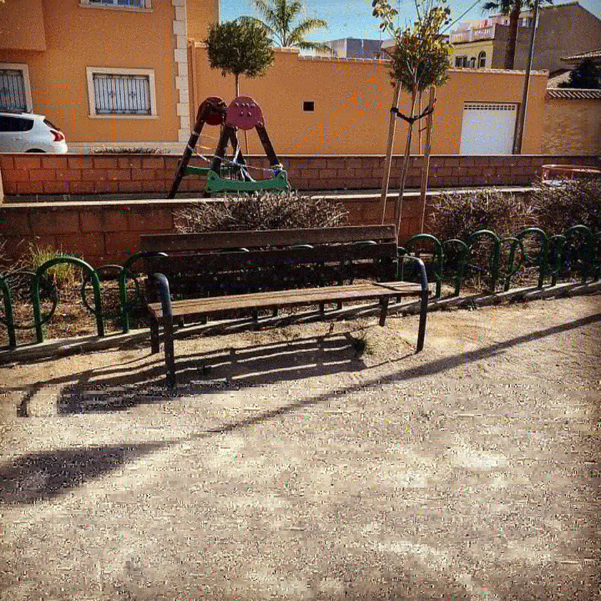 CMplastik's tweet photo. Banco Valencia ♻️ con 3 perfiles en asiento y 3 en respaldo.
#Maderaplástica, color imitación madera, con mayores ventajas frente a ésta.
▫️ No necesita mantenimiento
▫️ No oxida y no astilla
▫️ Mayor durabilidad #mobiliariourbanoreciclado #goodplastic #greensolutions #cmplastik https://t.co/VkqVZALpHS