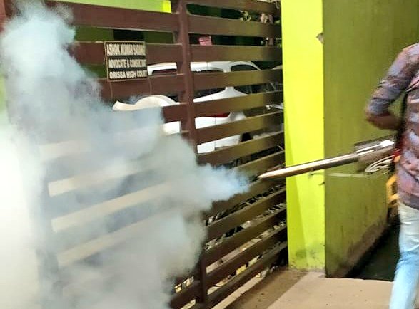 bjd_cuttack's tweet photo. Fogging operation in #Cuttack city is being continuing to curb the mosquito population. Last night it was carried out in Ward no 32, Ward no 33, Ward no 37, Ward no 38, Ward no 39, Ward no 44, Ravenshaw College Campus, Ward no 48, 49 &amp; 52.
@bjd_cuttack https://t.co/ZKjHynn74C