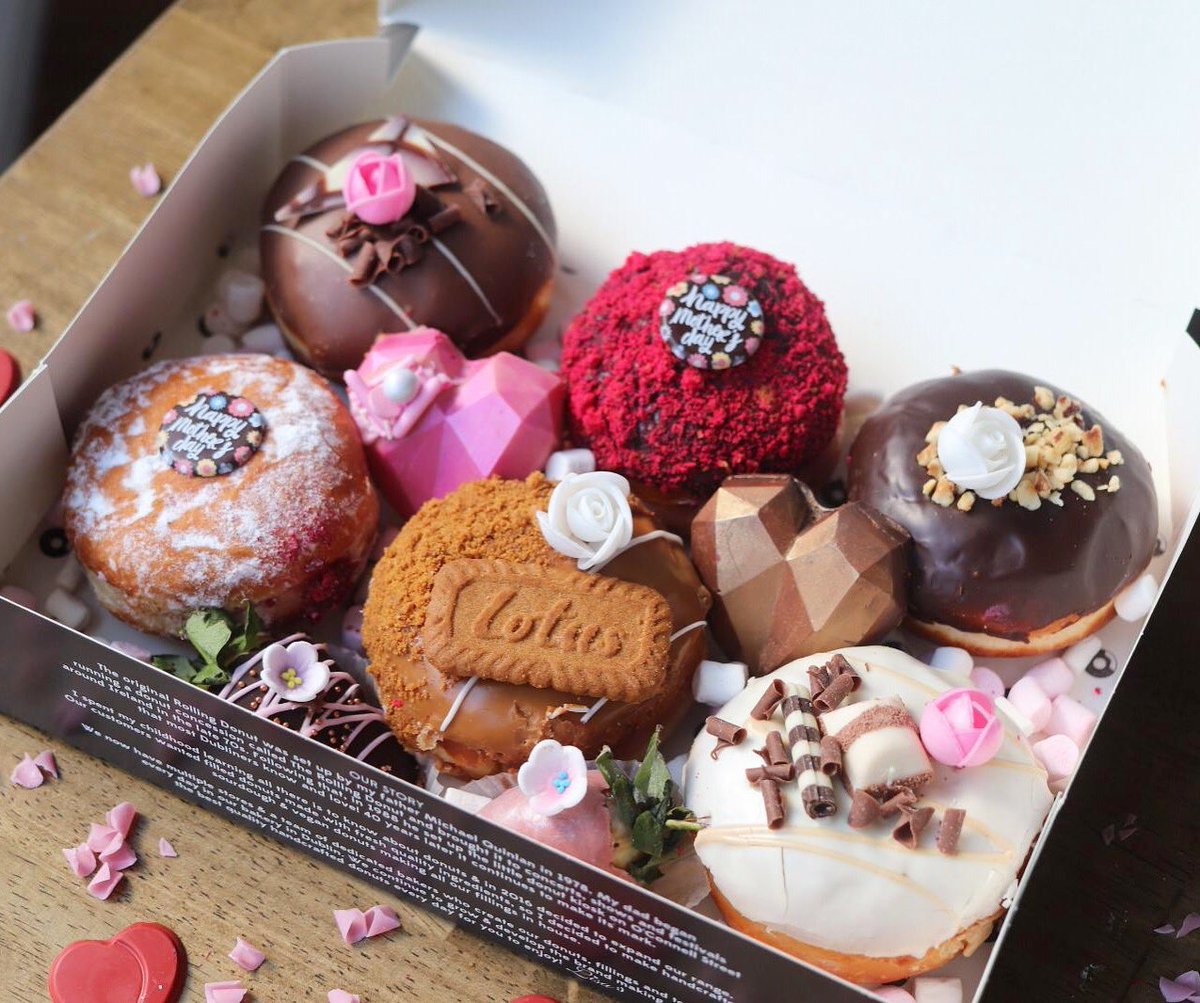 ✨’Little Box of Hugs’✨
We are very excited to introduce the launch of our ’Little Box of Hugs’ as part of our Mother’s Day campaign!
This box contains our NEW Handmade Loveheart  Biscuits &amp; Hand Dipped Chocolate Strawberries🍓
AVAILABLE NOW!!!