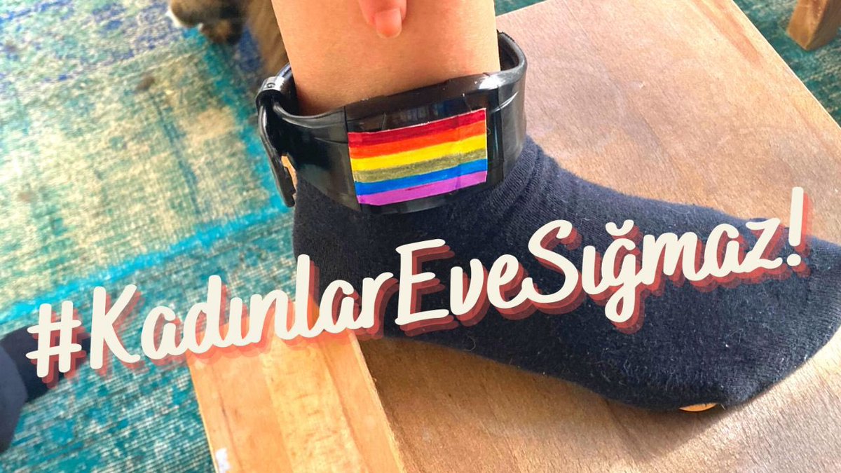 Erkek egemen sisteme, kayyumlara karşı özgürlüğümüzü haykırırken meydanlara sığmadık, eve de sığmıyoruz!
Tutsak ve ev hapsinde olan arkadaşlarımız için mücadelemiz devam ediyor!
#KadınlarEveSığmaz