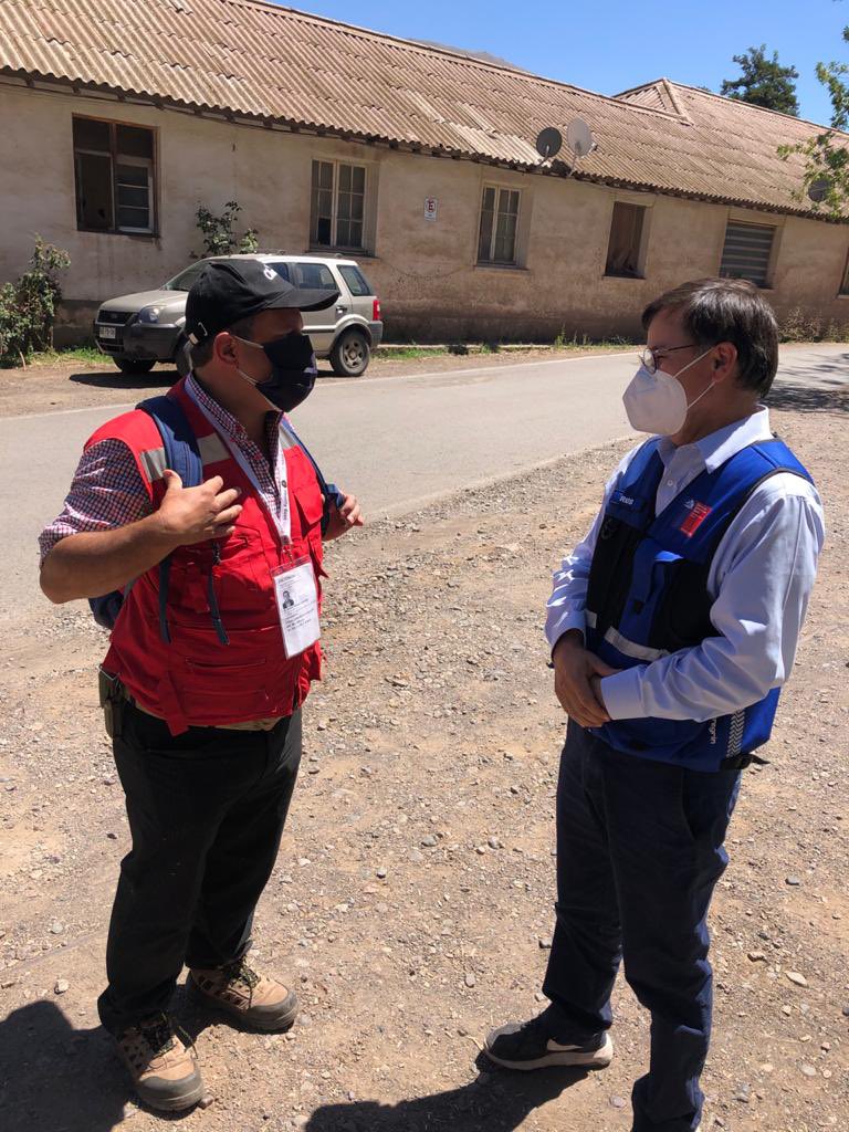 mop_rm's tweet image. Equipo #AguasMOPRM, liderado por su director regional @ernestoriosr, realiza visita inspectiva junto a representante de la Comunidad de Aguas a trabajos de recuperación del Canal Comunero en #SanJosédeMaipo, el que fue afectado por las últimas lluvias ocurridas en la zona.