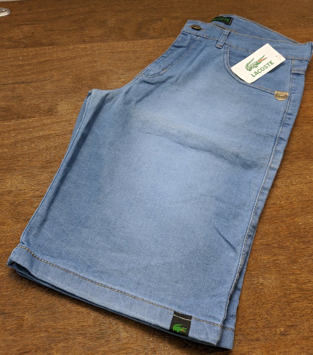 OutletVip1's tweet photo. Bala essa bermuda lacoste em 🔥🔥🔥
Bermuda jeans masculina
Vários modelos do 38 ao 42
Apenas R$ 49,90 em até 10x cartão 
Envios para todo Brasil 🚚✈ 
.
.
.
#Bermuda #jeans #lacoste #varejo #outletpremium #outletvip #atacado #peruano #promoção #bones #grife https://t.co/3dXUVwBg7B