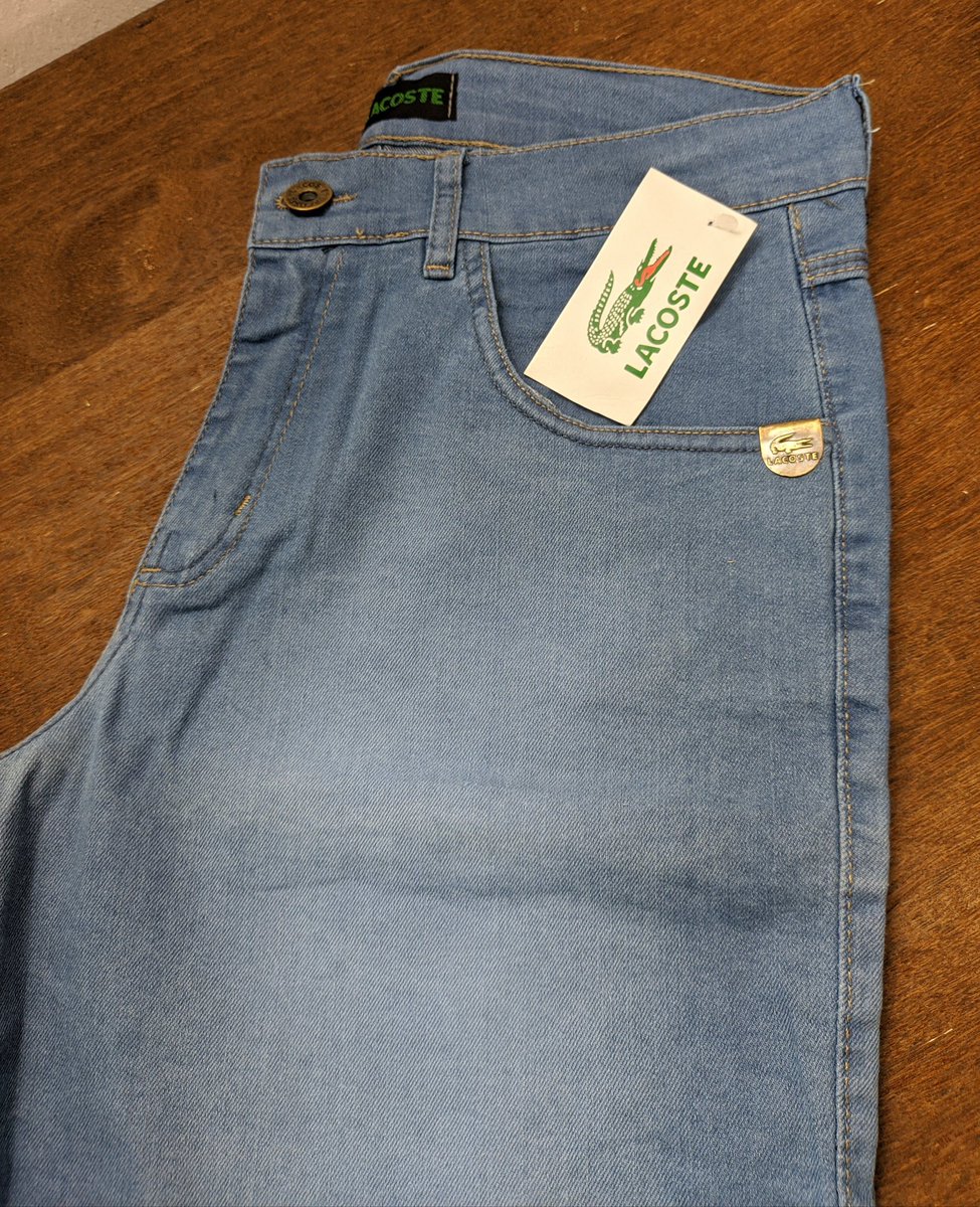 OutletVip1's tweet photo. Bala essa bermuda lacoste em 🔥🔥🔥
Bermuda jeans masculina
Vários modelos do 38 ao 42
Apenas R$ 49,90 em até 10x cartão 
Envios para todo Brasil 🚚✈ 
.
.
.
#Bermuda #jeans #lacoste #varejo #outletpremium #outletvip #atacado #peruano #promoção #bones #grife https://t.co/3dXUVwBg7B
