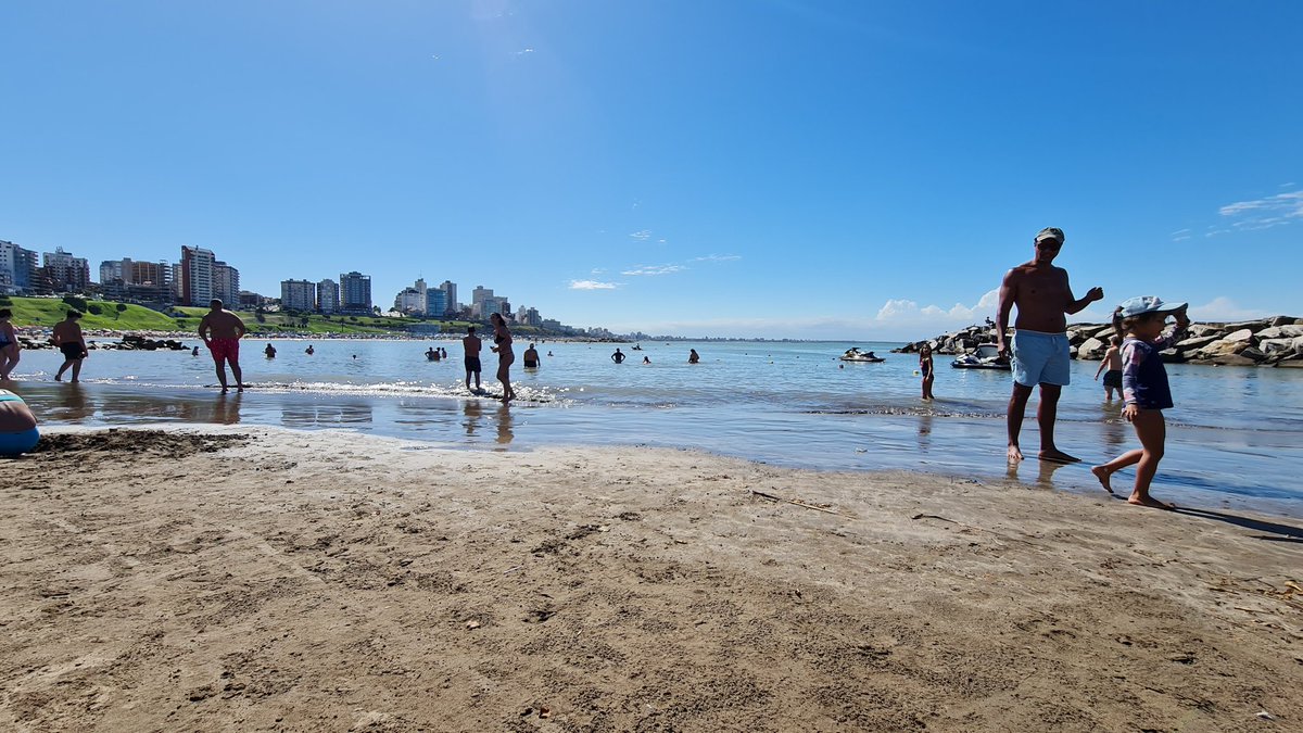 Venir a Cabo Corrientes me remonta a mi niñez. Todo CASI igual... salvo por el olor insoportable a combustible que hay ahora