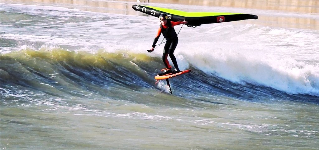 TomLAFFOREST's tweet photo. Le #wingfoil vous connaissez ?
On peut surfer mode tapis volant 🤙 https://t.co/7PDj4a5Bgq