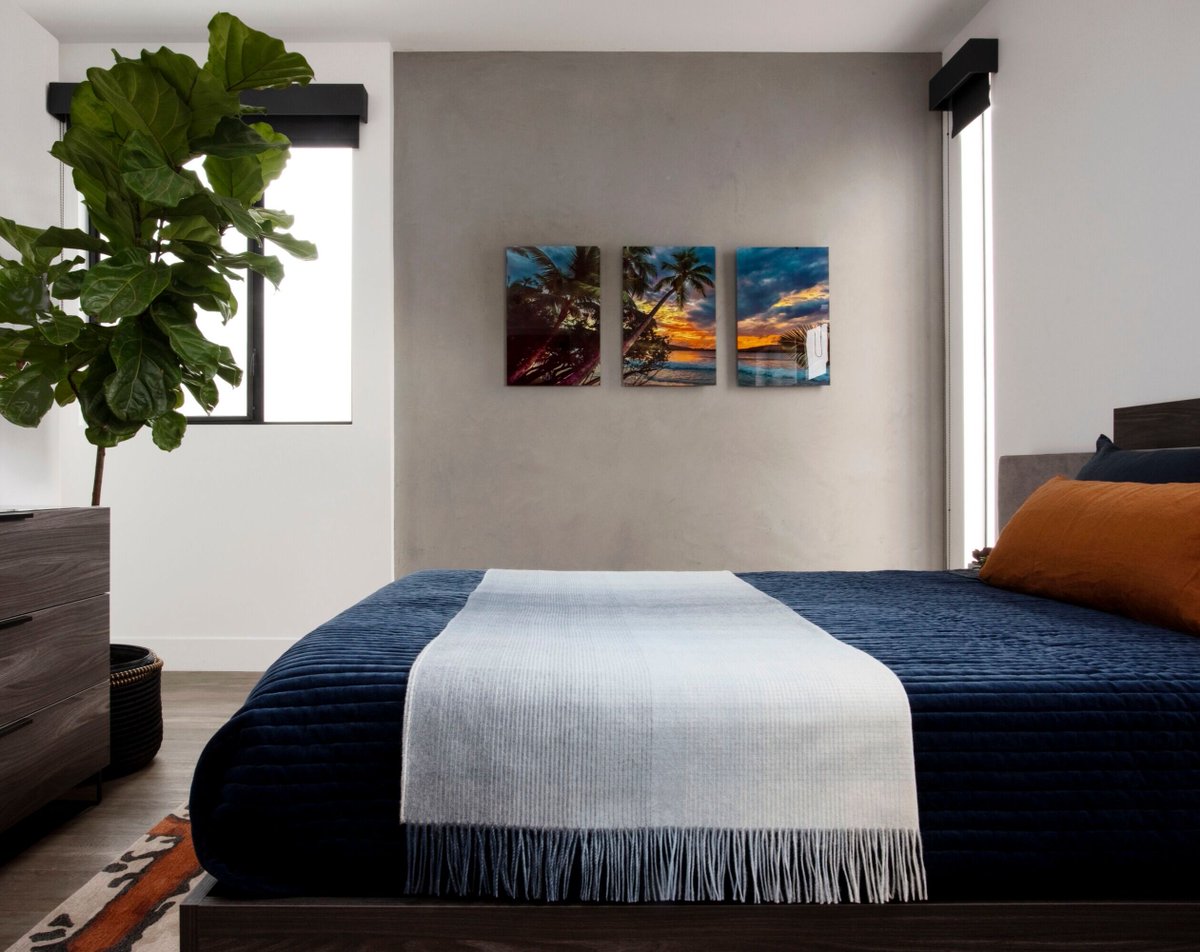DTLAdesigners's tweet photo. We juxtaposed sunset vibes with a concrete effect wall paint and a custom rug by Liore Manne. 

#sunset #dtla #lioramanne #meodedpaint #interiordesign #homeinspo #interiors #design #decorating #interiordesigner #luxuryhomes #townhousedesign https://t.co/X4Rlvjeo0E