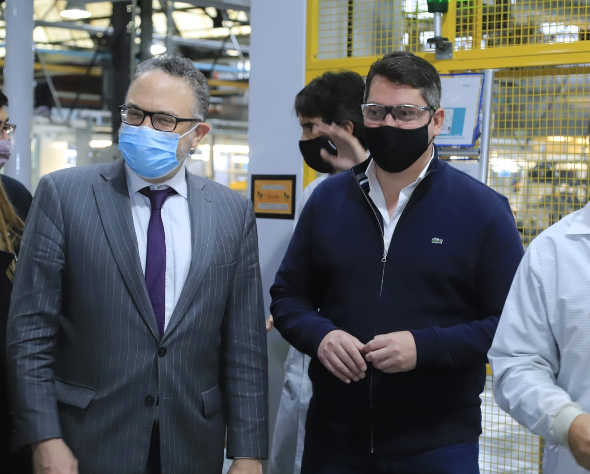 MartinPerezTDF's tweet photo. Río Grande recibe al Ministro Matías Kulfas.

Junto al Ministro de Desarrollo Productivo recorrimos la instalaciones de Mirgor, donde se fabrican dispositivos tecnológicos que se consumen en todo el país. 

(+) https://t.co/TfQbd1MGLz