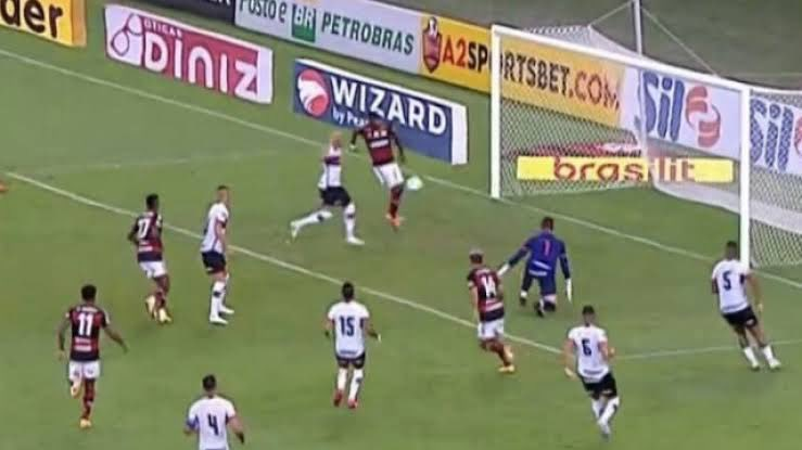 Não fosse esse lance, a gente teria bebido até cair ontem, já campeão 🥲