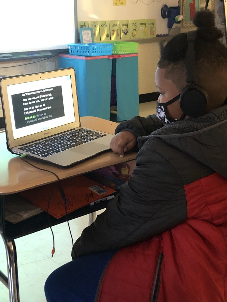 SouthernSteph88's tweet image. Ss love #lyrics2learn and my favorite part is their singing! ❤️#pespanda #chathamdigitallearning @PboroElementary