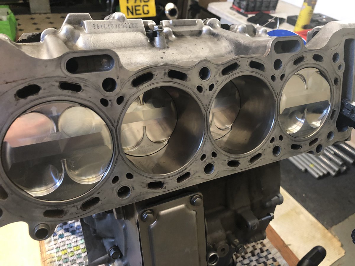 TeamSeventyOne's tweet photo. It was a long weekend, but next week the #Kawasaki #ZX10R engine goes back in the bike. We hope to make a bit of noise with those nice new @Wossner_Pistons #gettingreadytorace 😜 https://t.co/2yGhngmvPl