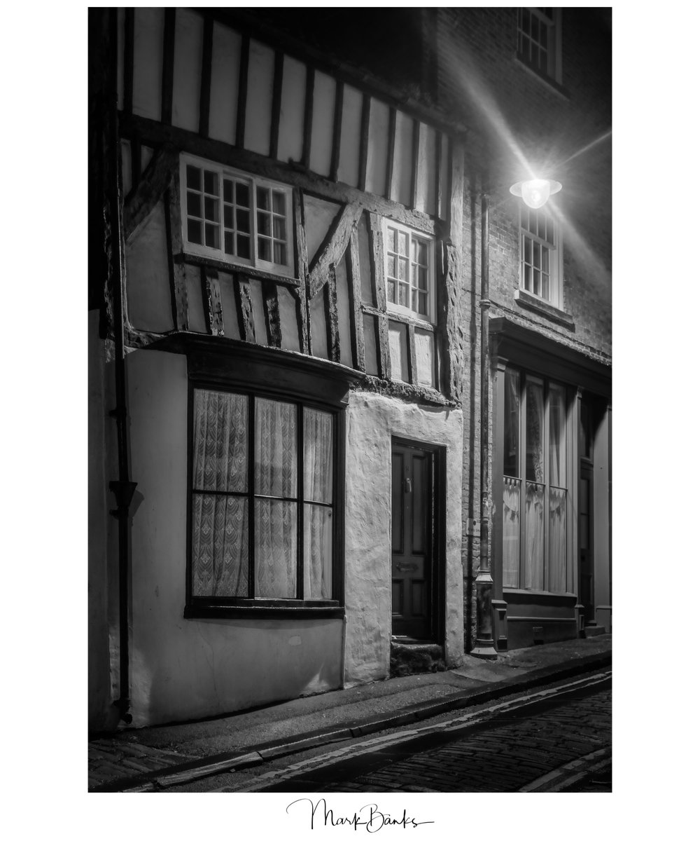 ThePackhorse's tweet photo. Theme Week: Scarborough Fare II

A 2nd series of moody low-key black and white images of the back streets and alleyways of this seaside town in winter.

#NorthYorkshire #Scarborough #BlackAndWhite #rpslandscape #rpsnorthern #Monochrome #Mono  #LandscapePhotography #UrbanPhotos https://t.co/OhXcQoS2Hv