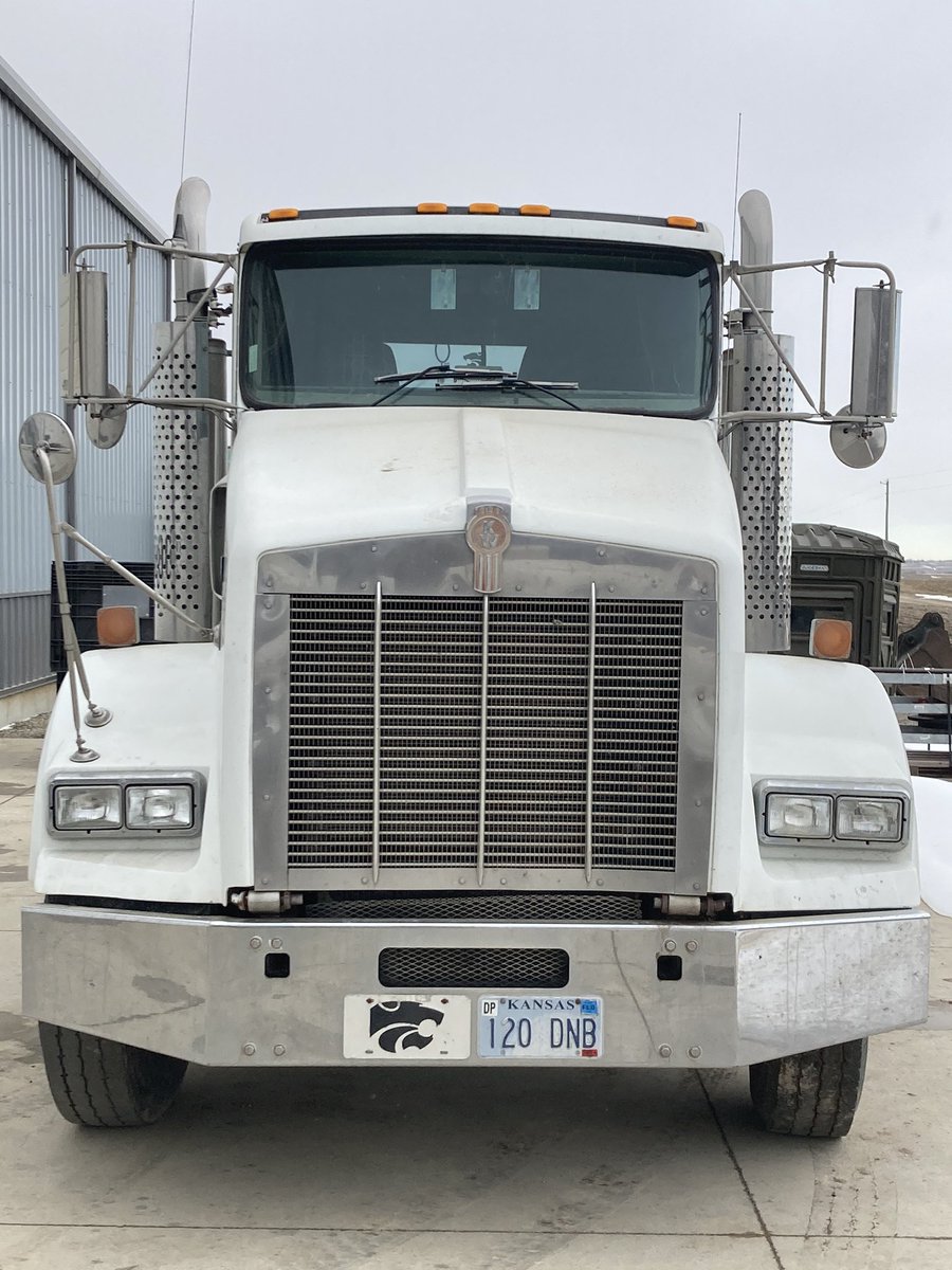 jrj_farms's tweet photo. 2000 Kenworth T800 for sale. CAT C12 420 hp. 10 speed Eaton. 11R22.5 on all aluminum. 610,000 miles. DM for more details. https://t.co/yszXqNDVoX