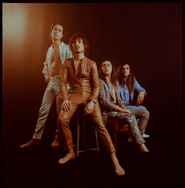 ScreamerMags's tweet photo. (watch) GRETA VAN FLEET Share Ethereal New Music Video, "Heat Above" - https://t.co/SY1kBKLah5 @GretaVanFleet #GretaVanFleet #HeatAbove #TheBattleAtGardensGate #ScreamerMag https://t.co/qlZqylUyBT