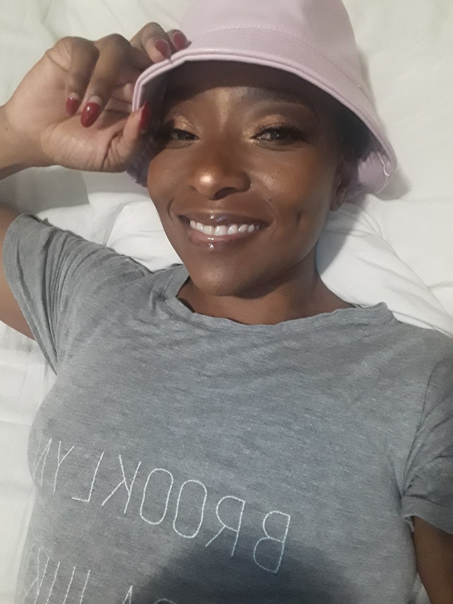 Pula_Sims's tweet image. Had wedding make up trial today so I'm roping you into enjoying my face. 
Thank you.😘 
*if you can't ignore my nails then send me an ewallet to fix them. Bye