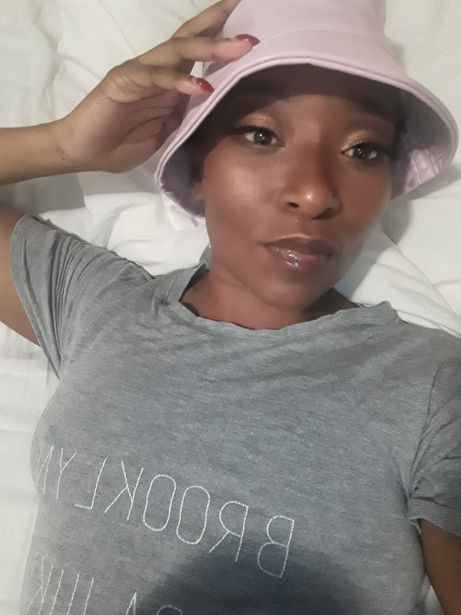 Pula_Sims's tweet image. Had wedding make up trial today so I'm roping you into enjoying my face. 
Thank you.😘 
*if you can't ignore my nails then send me an ewallet to fix them. Bye