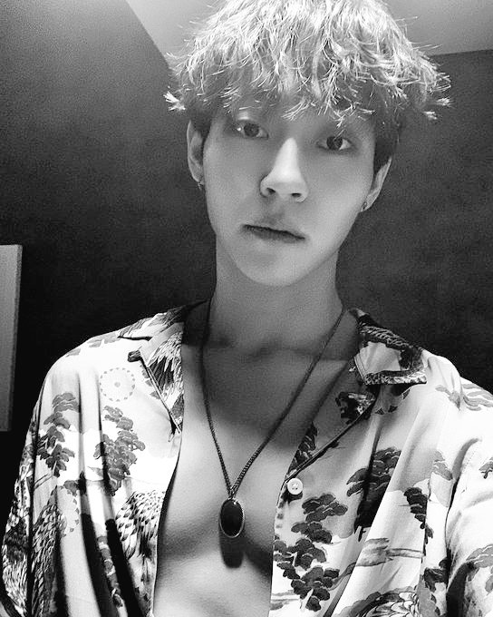 ksoosdaddy's tweet photo. I'd really like him to fuck my throat but also I want his tits in my mouth. https://t.co/oSGDpXiY9L