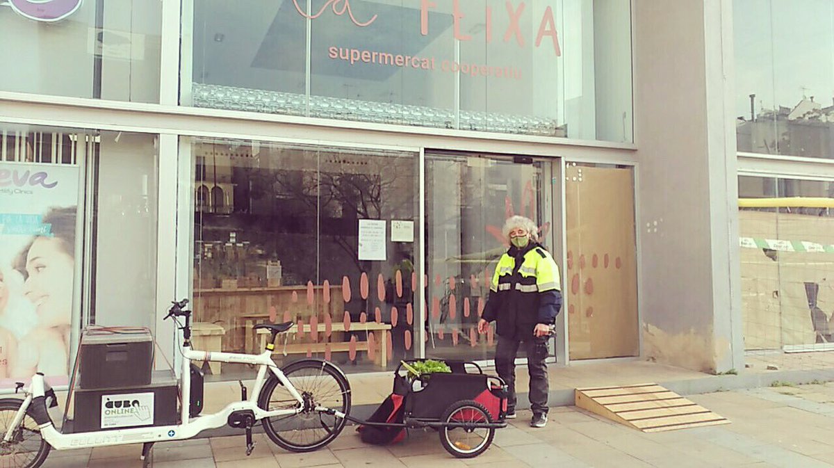 LaFeixa_cat's tweet photo. 📣 Coneixes el servei de #REPARTIMENT A DOMICILI de LF? 🏠

@ematbici i @strmissatgers 🚲 són les empreses q et duran la compra a casa amb energia #elèctrica i rodada 🚲 i criteris #verds i #ètics.

❓Saps com funciona? 
👉🏾 https://t.co/tlWwuMdTxO

#sostenible #energiaverda https://t.co/Dq7I6Ne6Re
