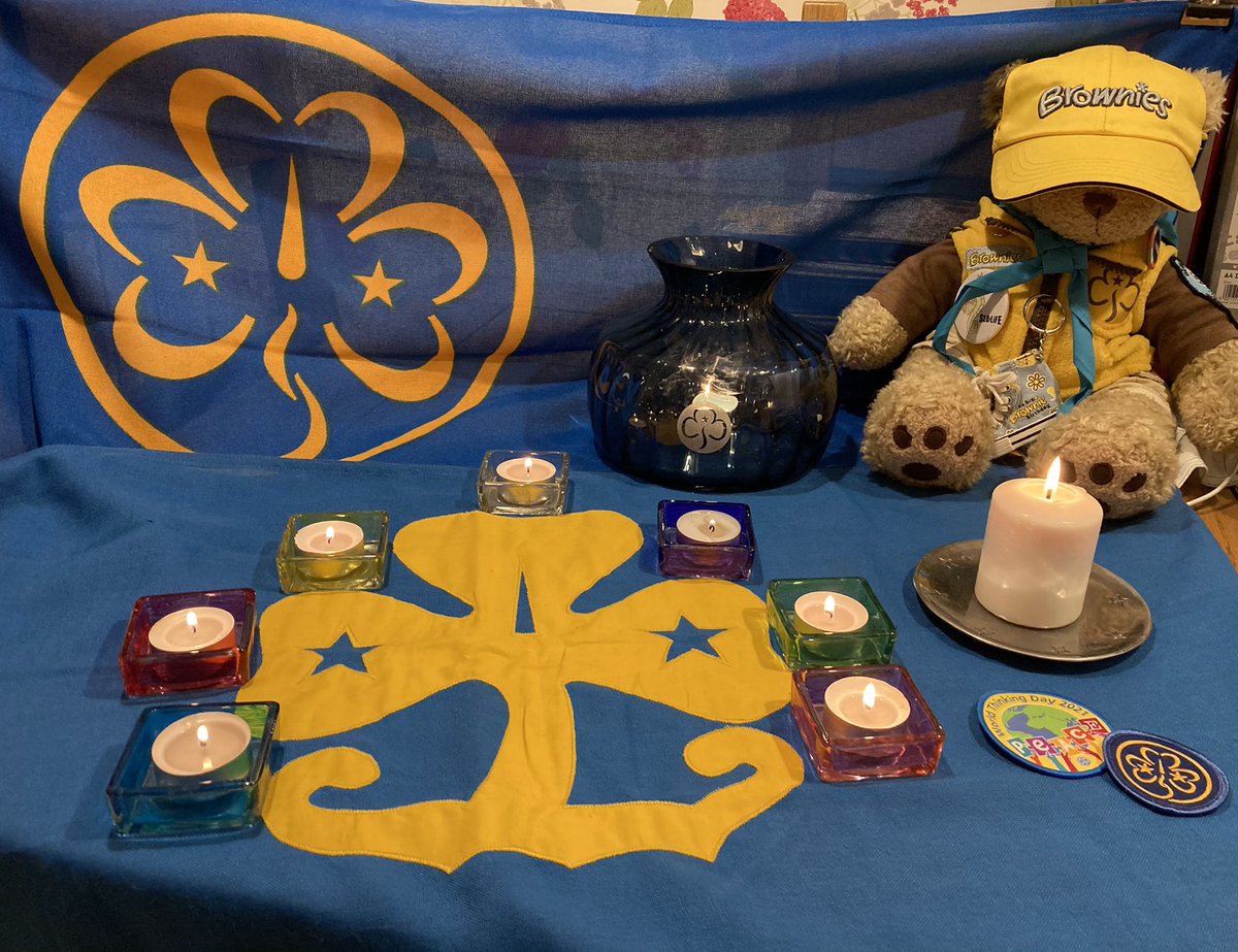 RachCurwen's tweet photo. @GirlGuidesWA @Girlguiding @GirlguidingGMW @Girlguiding_NWE #GuideMonth #GuideMonthChallenge Day 22 Thinking Day 🌎🕊💙 Tonight with my Brownies we renewed our promise and thought about our Guiding Sisters near and far #PassThePromise #ThisLittleGuidingLightOfMine https://t.co/4ZdwJPu8qA
