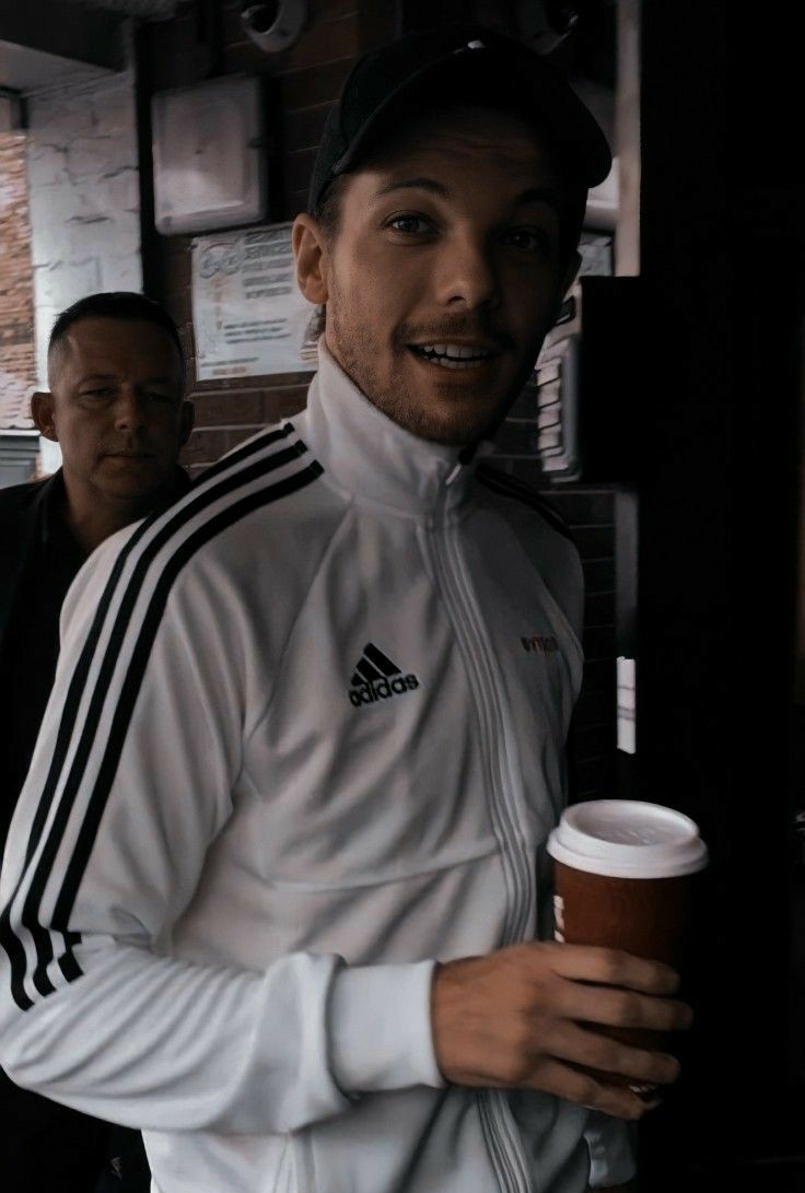 SP0RTYLOUIS's tweet image. hola !! esta es una cuenta que va a estar dedicada a louis tomlinson vistiendo outfits de marcas deportivas, te agradecería si sigues la cuenta y das rt así llega a más personas 🙏🏼🤍