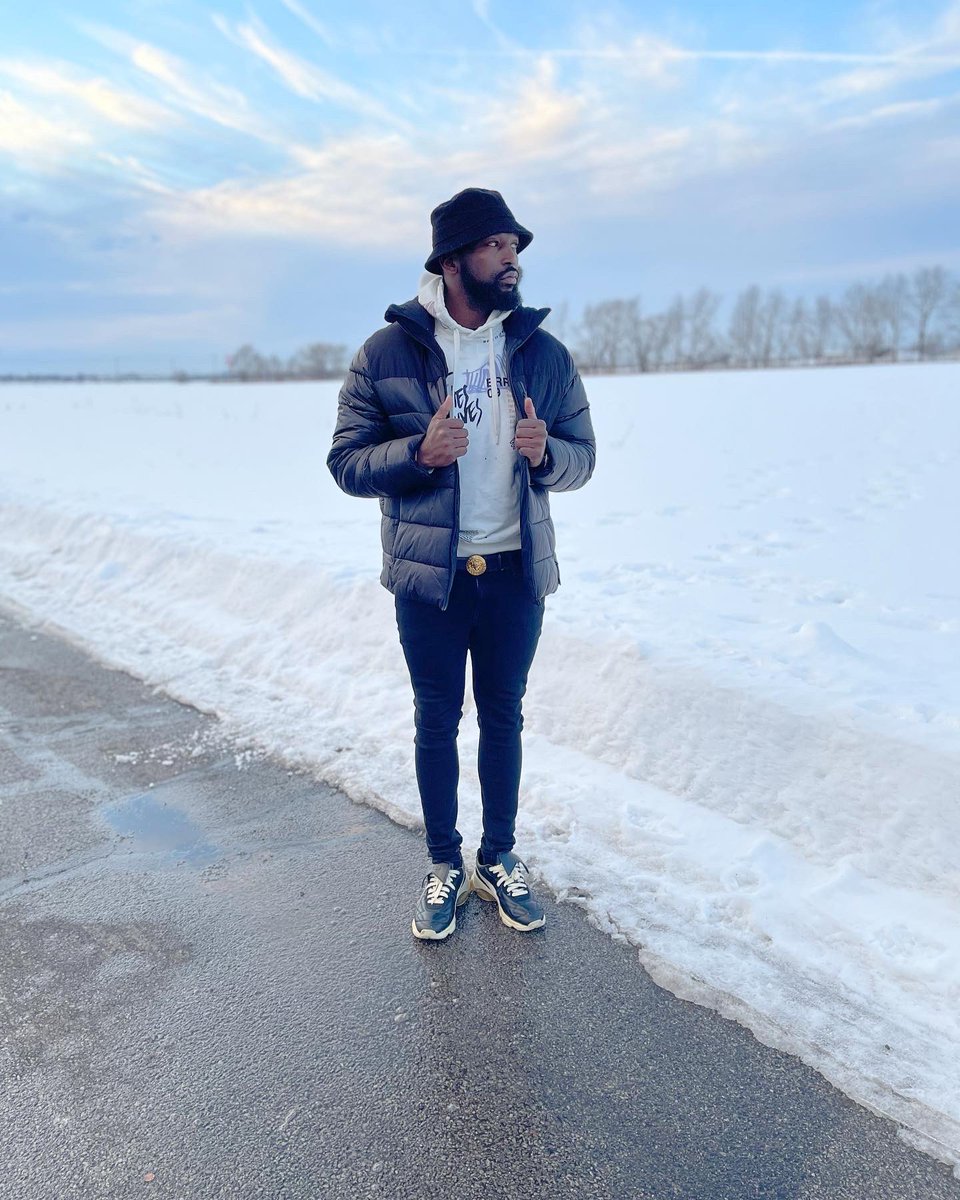 ObeNoir's tweet photo. Me &amp; Gang Treat The City Like It’s CANCUN But I Can Never Leave Em In The Snow Like @TedCruz ❄️⛄️ https://t.co/aSyIoYkDWw