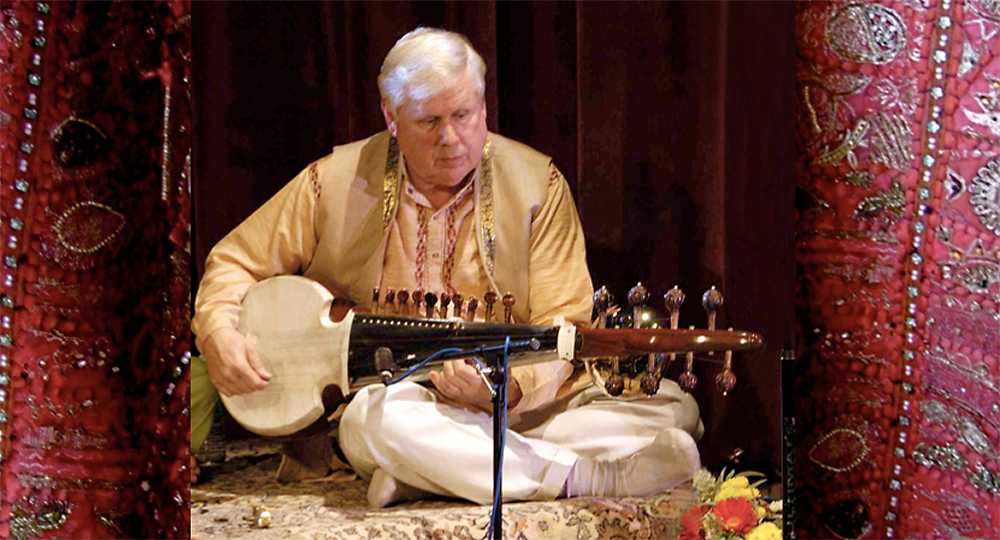 MIT_SHASS's tweet image. Take A Break: "Rag Shenan Mand" is a gorgeous East/West fusion of "Shenandoah" and Indian folk melodies, performed on the sarod (a 25-string lute) by the acclaimed MIT musician George Ruckert. Listen or download via the MIT Listening Room: bit.ly/2yOfqQO