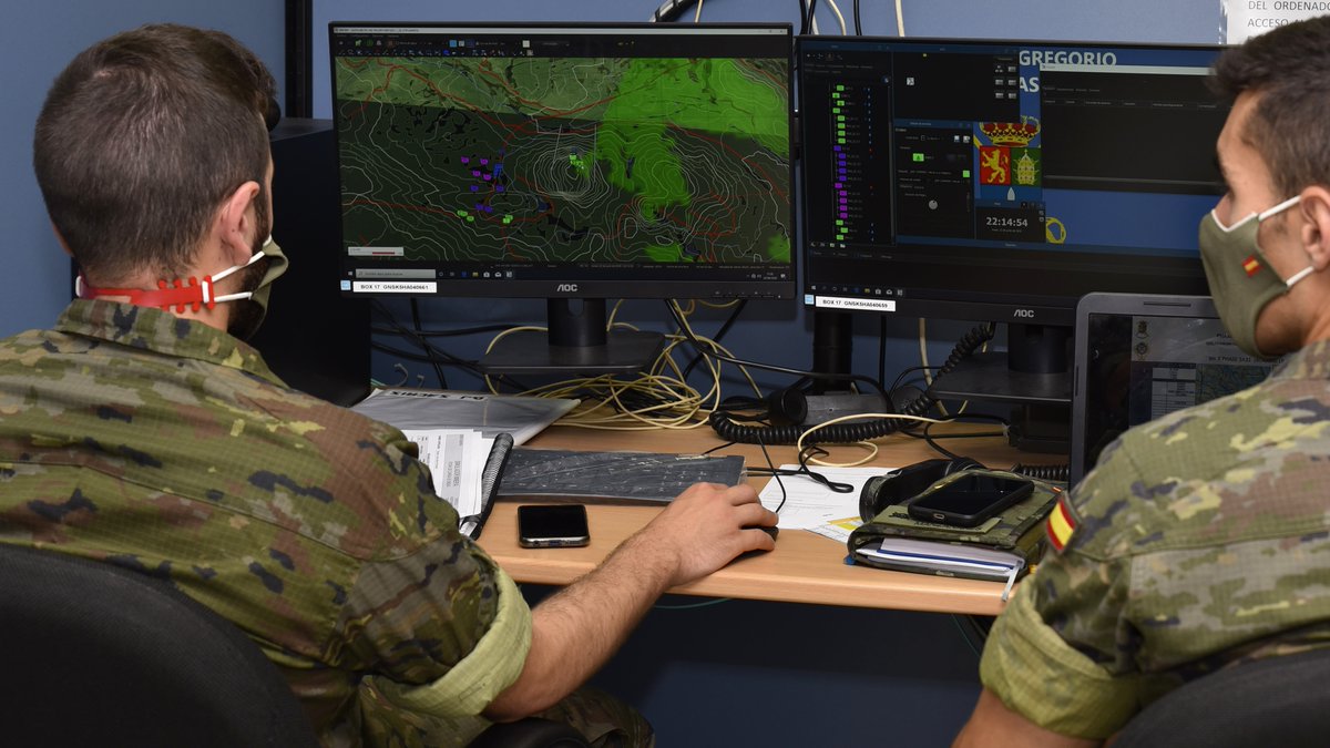 EjercitoTierra's tweet photo. #BuenasNoches. El militar debe estar moral, física, intelectual y técnicamente preparado para ser eficiente en su trabajo, adaptándose a la evolución constante de la sociedad y del #EjércitodeTierra. #ValoresEjército
https://t.co/MxHDPqApxG https://t.co/Zo1h0eONXi