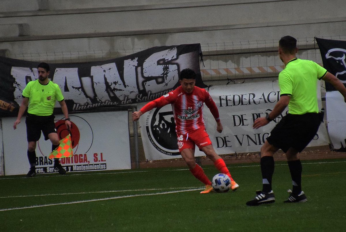 _AngelRomero7's tweet photo. De locos lo de ayer . 🔴⚪️

Orgulloso de este equipo. Victoria en casa del líder . Muy agradecido de formar parte de esto. A seguir creciendo! 💪🏽

•UBUNTU• 🍍@ZCFoficial ⚽️ https://t.co/rvzHyTuEIj