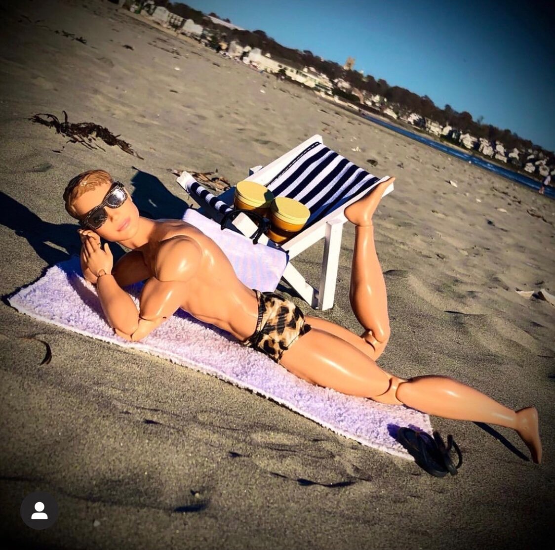 mskelleyo's tweet photo. .@Andy OMG! You are totally a Ken doll. Where’s @andersoncooper ? I am a huge fan @BravoWWHL #hamptonlife #shotski #livingyourbestlife #dawsondigsdolls ❤️😘 https://t.co/aPz02MmVRp