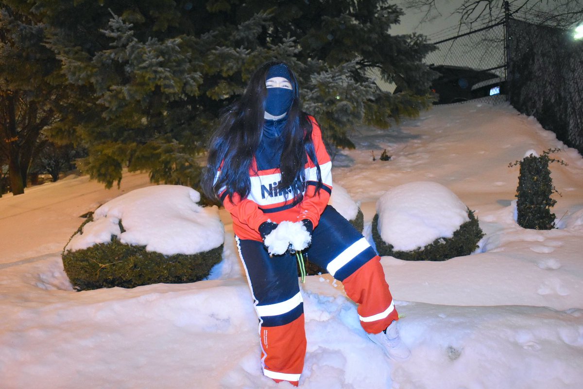 GoSandy7's tweet image. She was born in the winter call her a Snow Queen ❄️👑
.
.
A quick shoutout to my stylists for this fit! ❤️🖤🤍@RaulSanchezBeat @hiphop293157 @hillarymarquez #nike