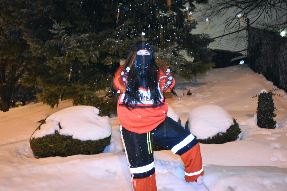 GoSandy7's tweet image. She was born in the winter call her a Snow Queen ❄️👑
.
.
A quick shoutout to my stylists for this fit! ❤️🖤🤍@RaulSanchezBeat @hiphop293157 @hillarymarquez #nike