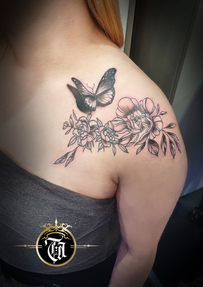 AsylumTattoo's tweet photo. 🔶️Before Lockdown Cover up🔶️

My client was very happy with the changes!

#tattoo #lockdown #tuesdayvibe #Tbt #tattooartist #rose #butterfly #spreadthelove #viral #tattoostudio #ink #HappyEaster https://t.co/QJjgV6NSlM