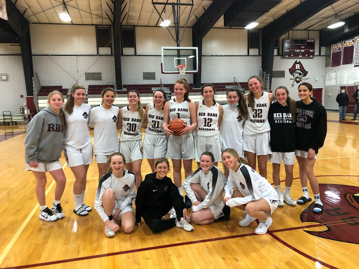 chloeteter27's tweet photo. Thank you to my amazing teammates, coaches, parents, family, and friends for believing in me and helping me achieve this! Without all of you, I would have never been able to do this. I am so grateful!! #1000points https://t.co/4kFnynodF6