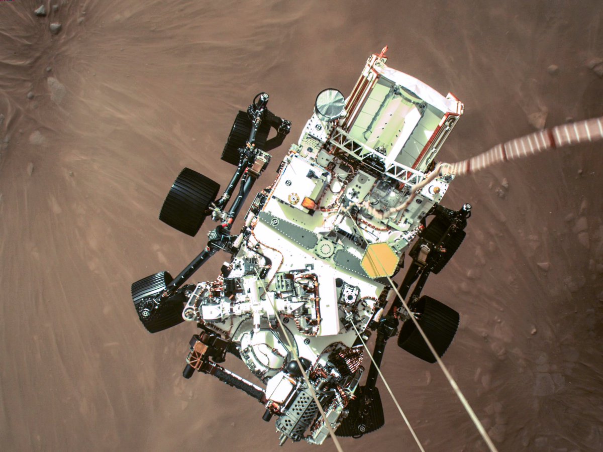 Las mejores imágenes📸 del aterrizaje🪂 de #Perseverance, el rover de #NASA en la superfície de #Marte.

#CountdownToMars #Mars2020 #mars2021 #JuntosPerseveramos